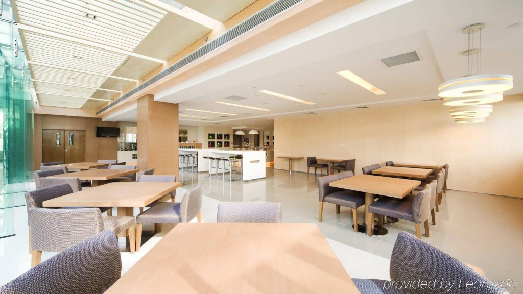 Фото Holiday Inn Express Beijing Airport Zone