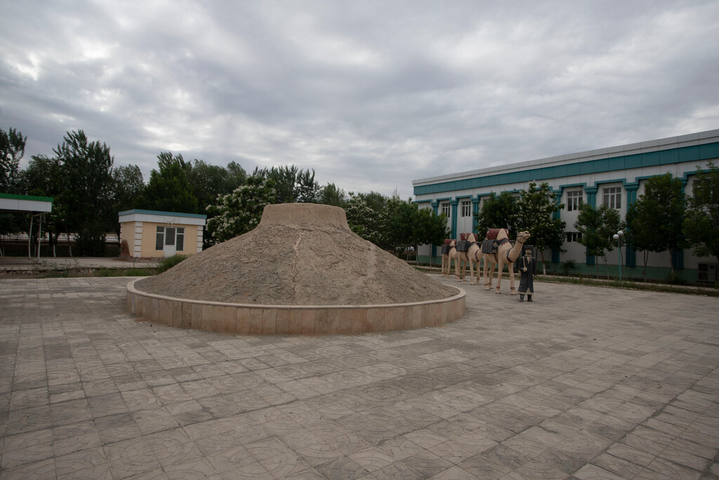 Yodgorlik Ózbekstannıń tarıyxıy estelikleriniń arxitekturalıq maketleri, Nukus, foto