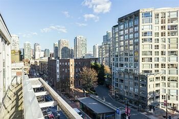 Фото Opus Vancouver