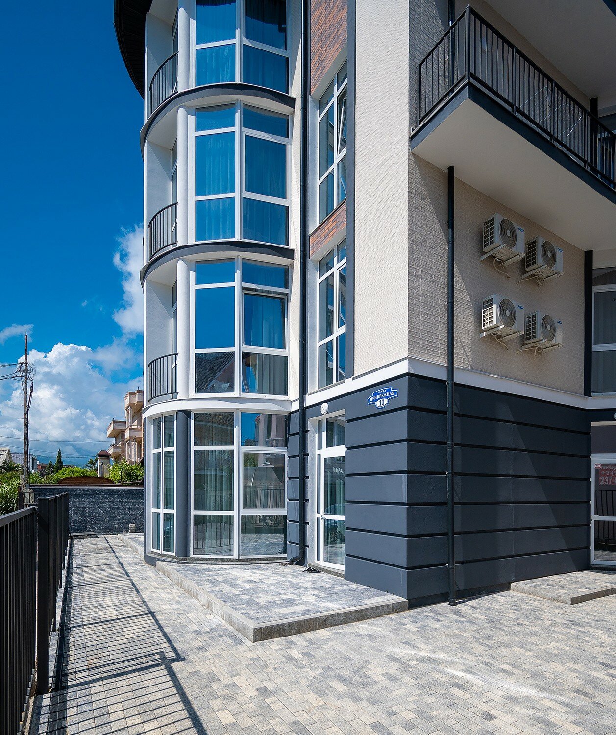 Фото МореСолнцеАпарт на улице Прибрежная 10