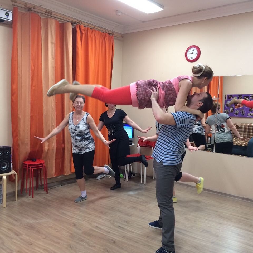 مدرسة لتعليم الرقص Dosugovaya shkola Tantsev Alyony Trepalinoy At-dance ، موسكو، صورة