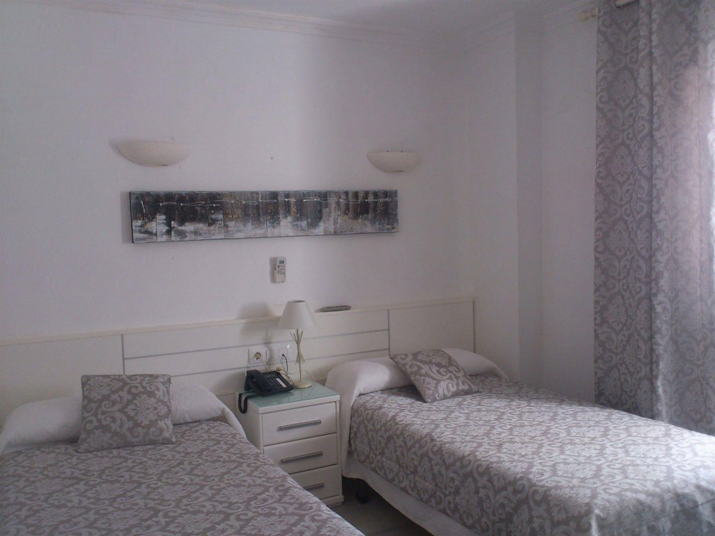 Фото Hostal Alameda