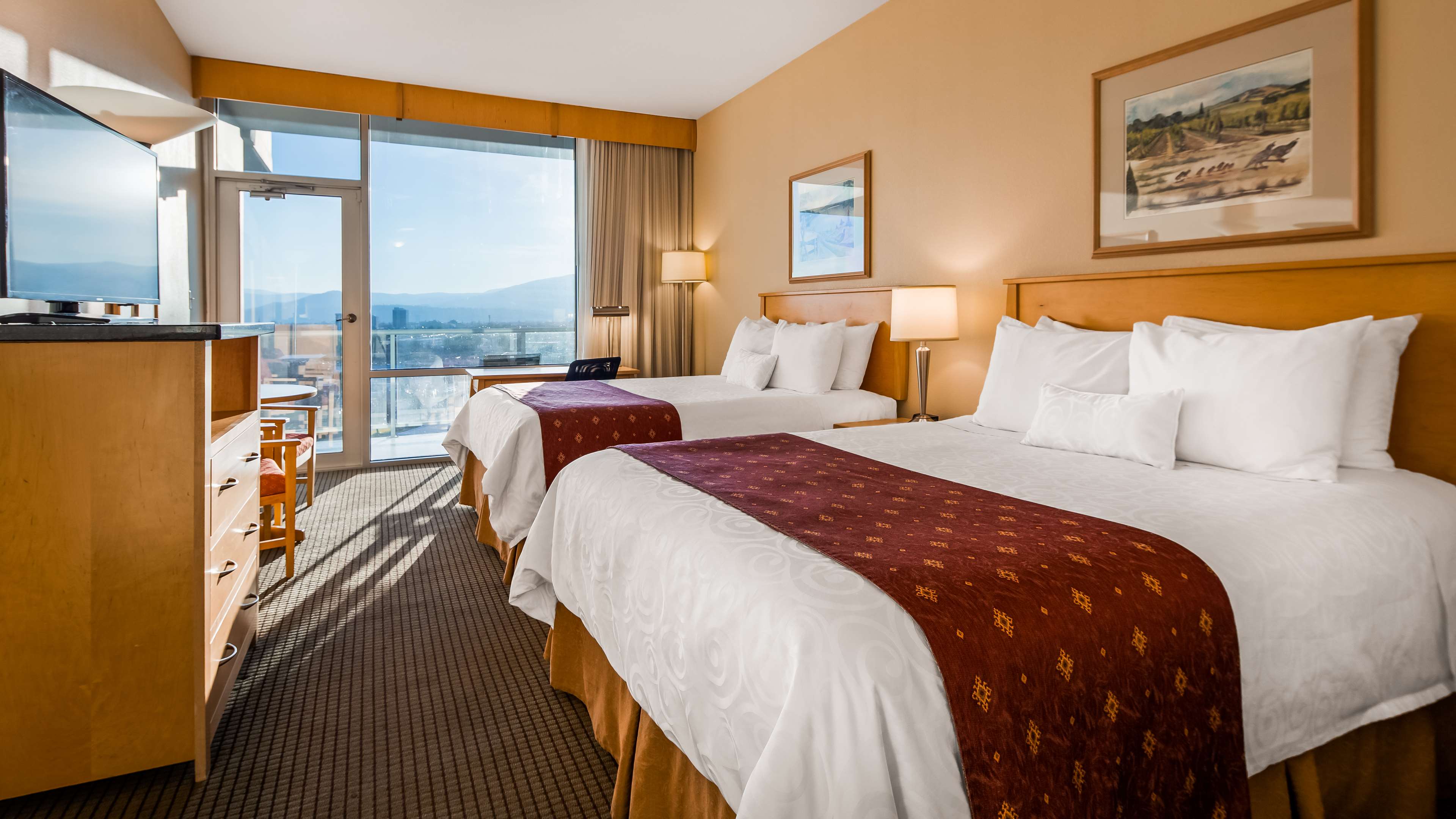 Фото Best Western Plus Kelowna Hotel & Suites