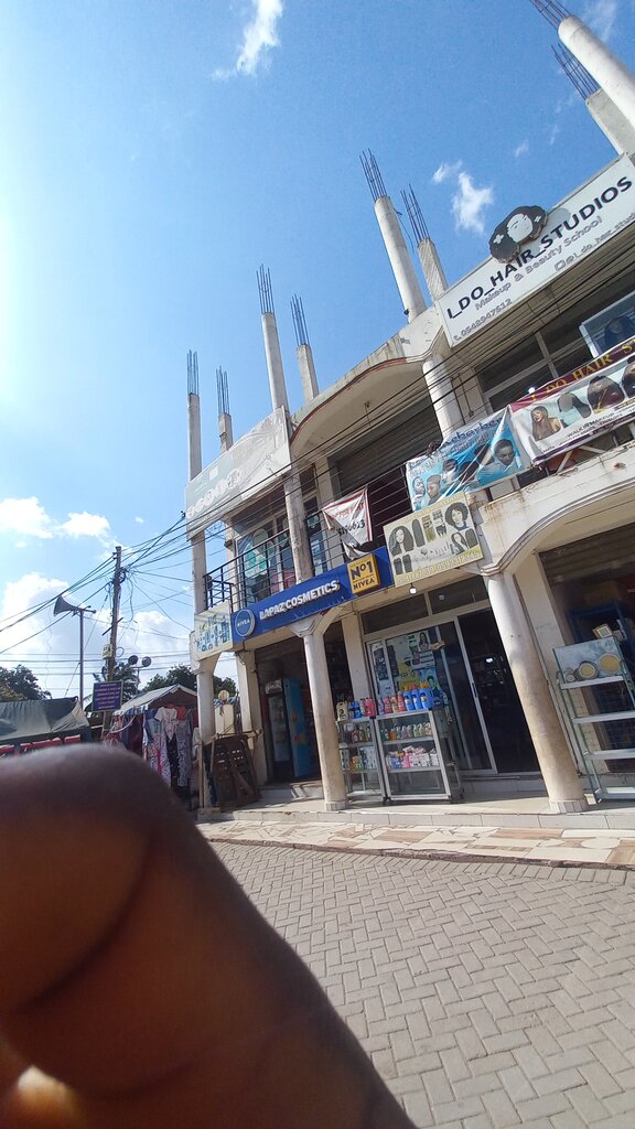 Beauty salon Lapaz Cosmetics, Accra, photo