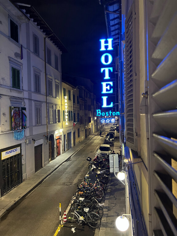 Фото отеля 1