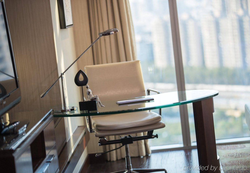 Фото Renaissance Shanghai Putuo Hotel