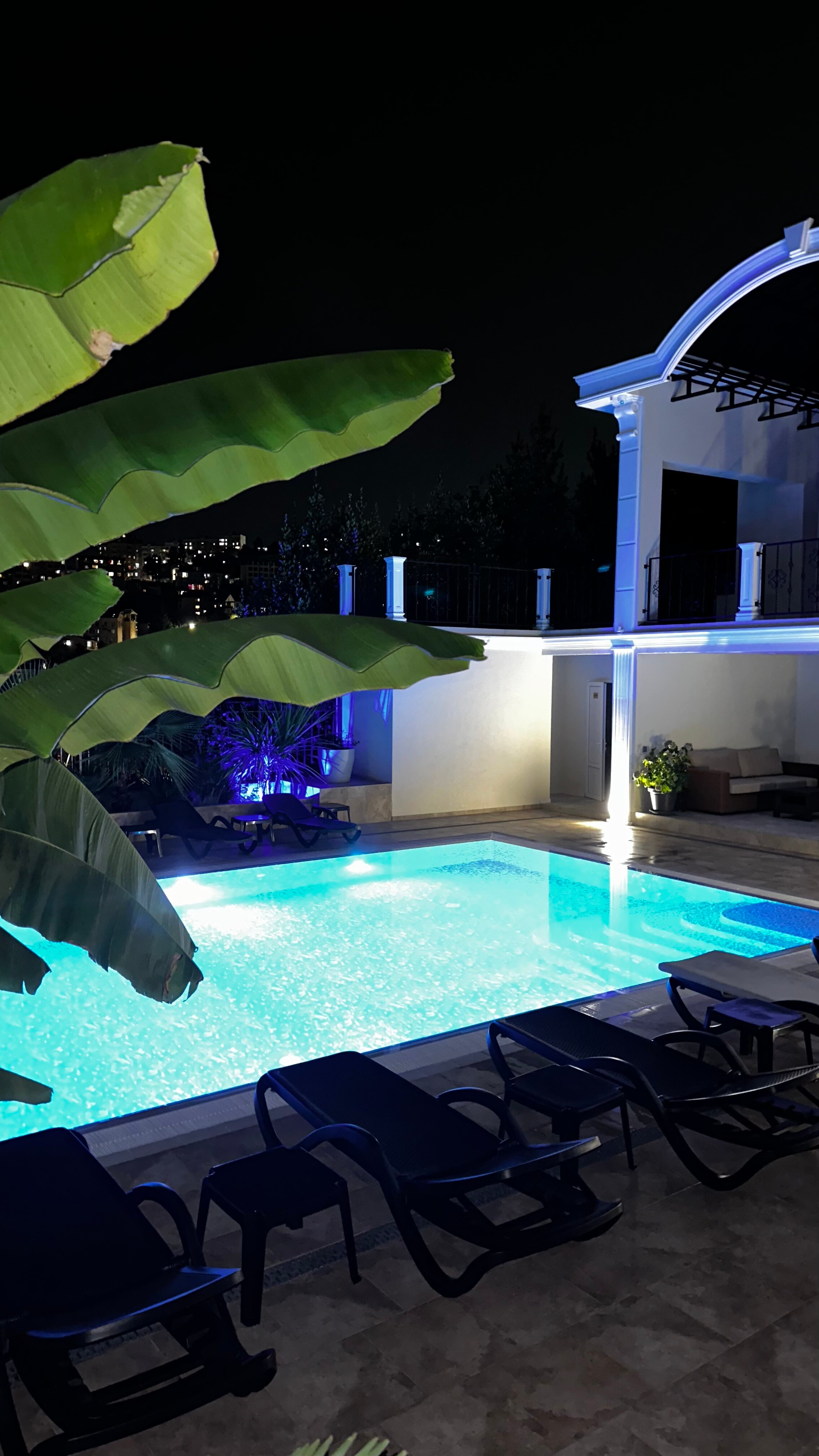 Фото The White Residence