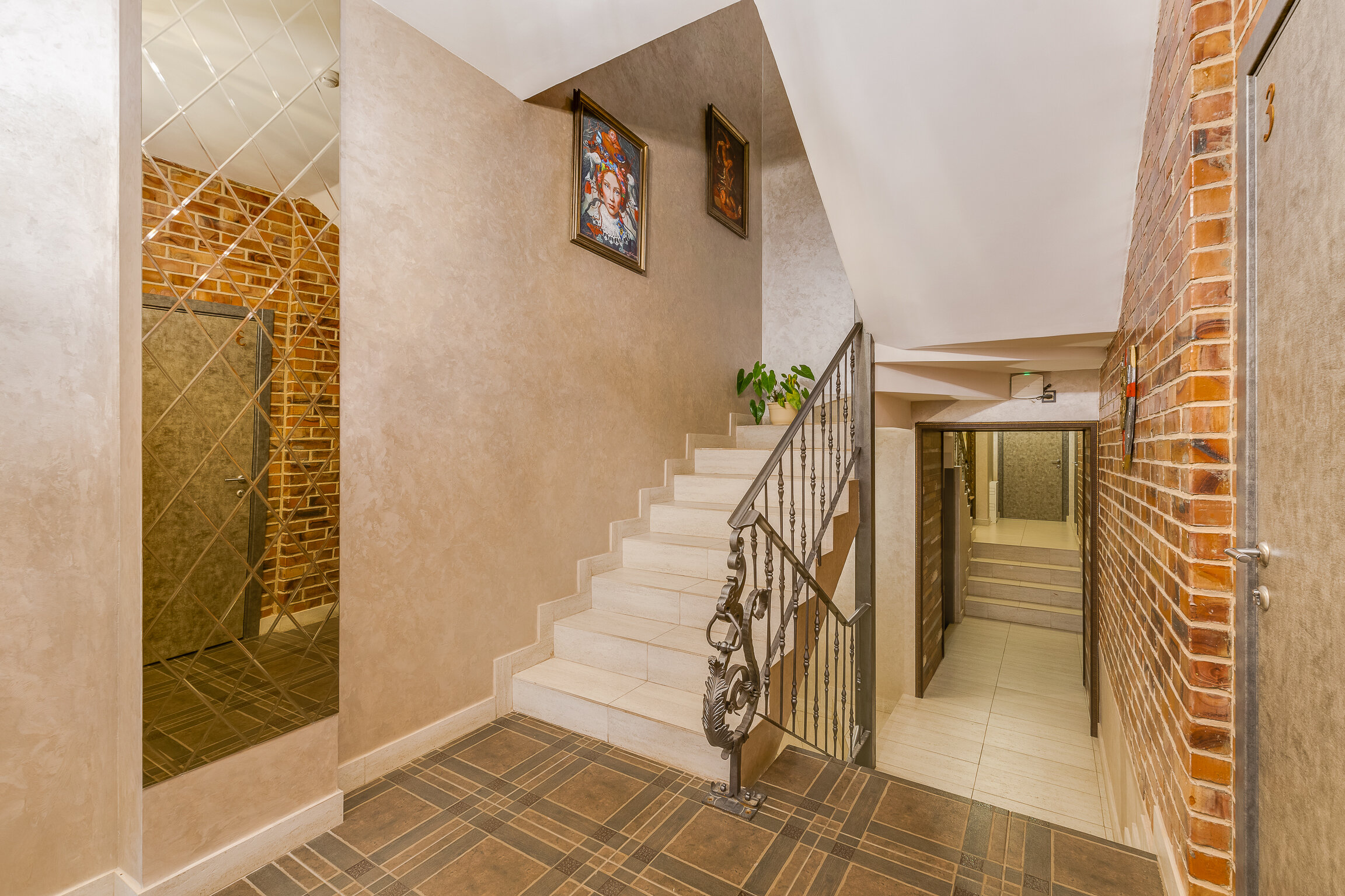 Фото Замок на Никольской