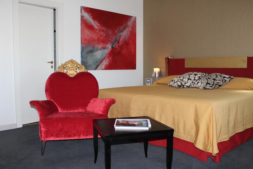 Фото The Ambassador