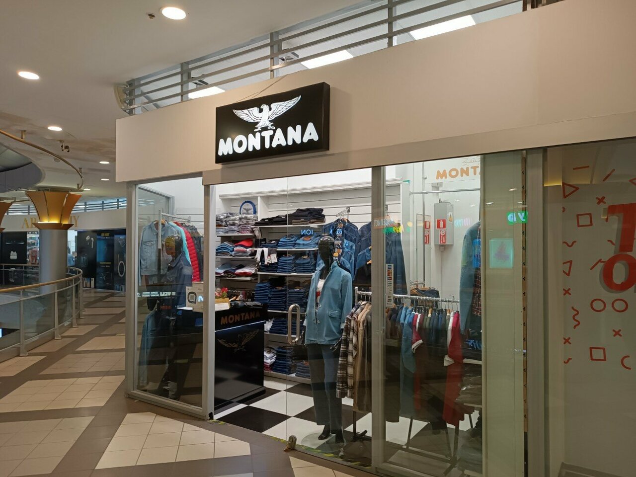 Магазин "Montana Jeans" на Сенной
