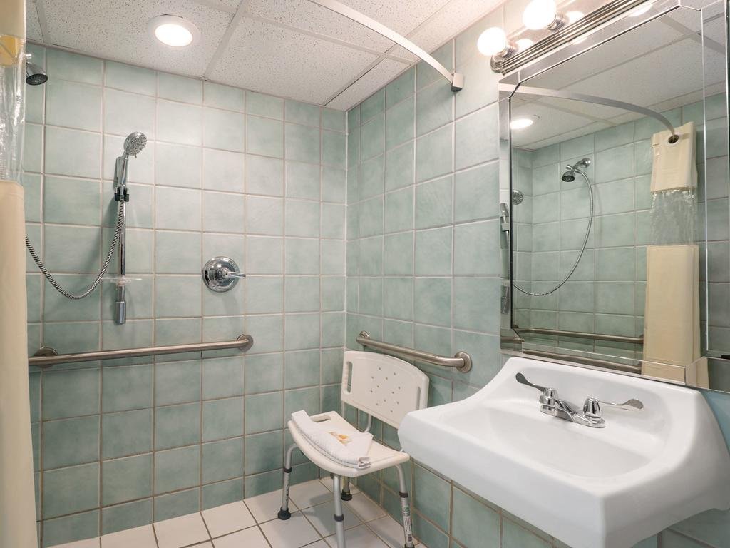 Фото Days Inn by Wyndham Panama City Beach/Ocean Front