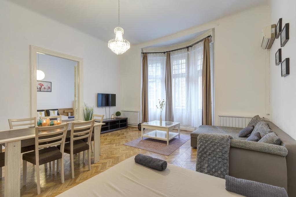 Фото Real Apartments Lovag