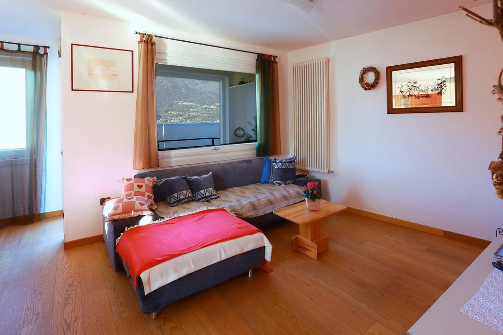 Фото The Lake Apartment