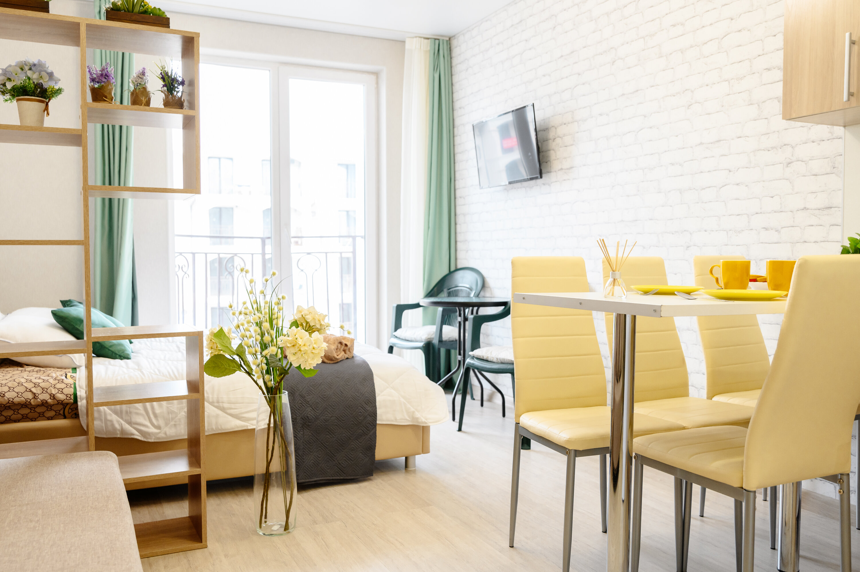 Фото Апартаменты на Счастливом переулке 26 от LetoApart