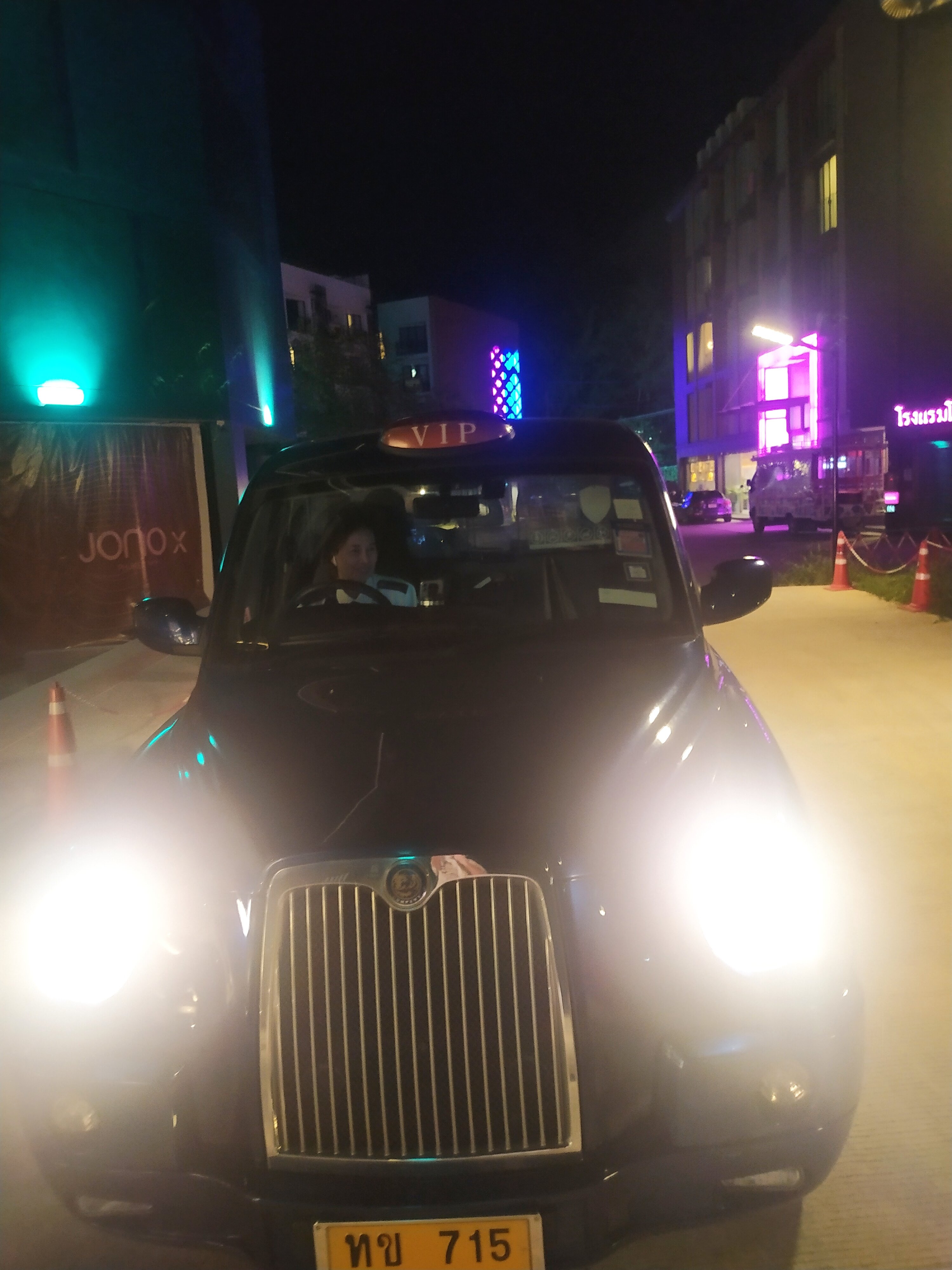 Фото JonoX Phuket Karon Hotel