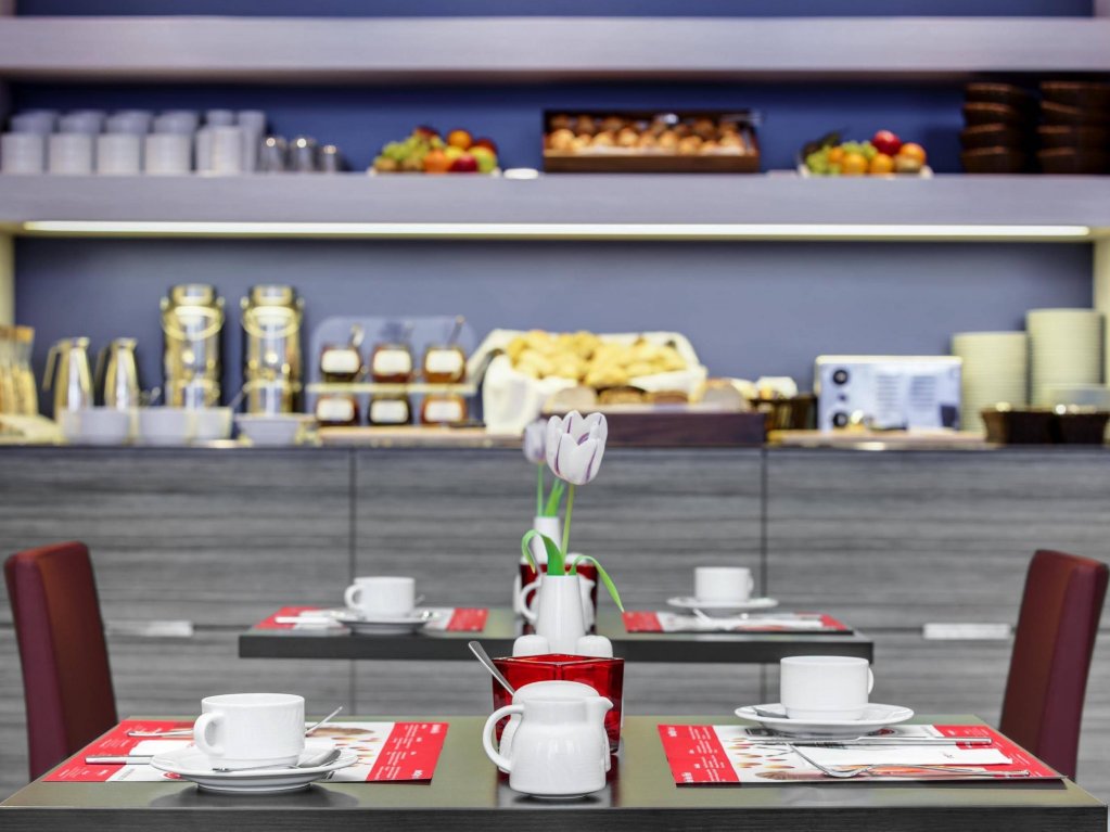 Фото IntercityHotel Hamburg Dammtor-Messe