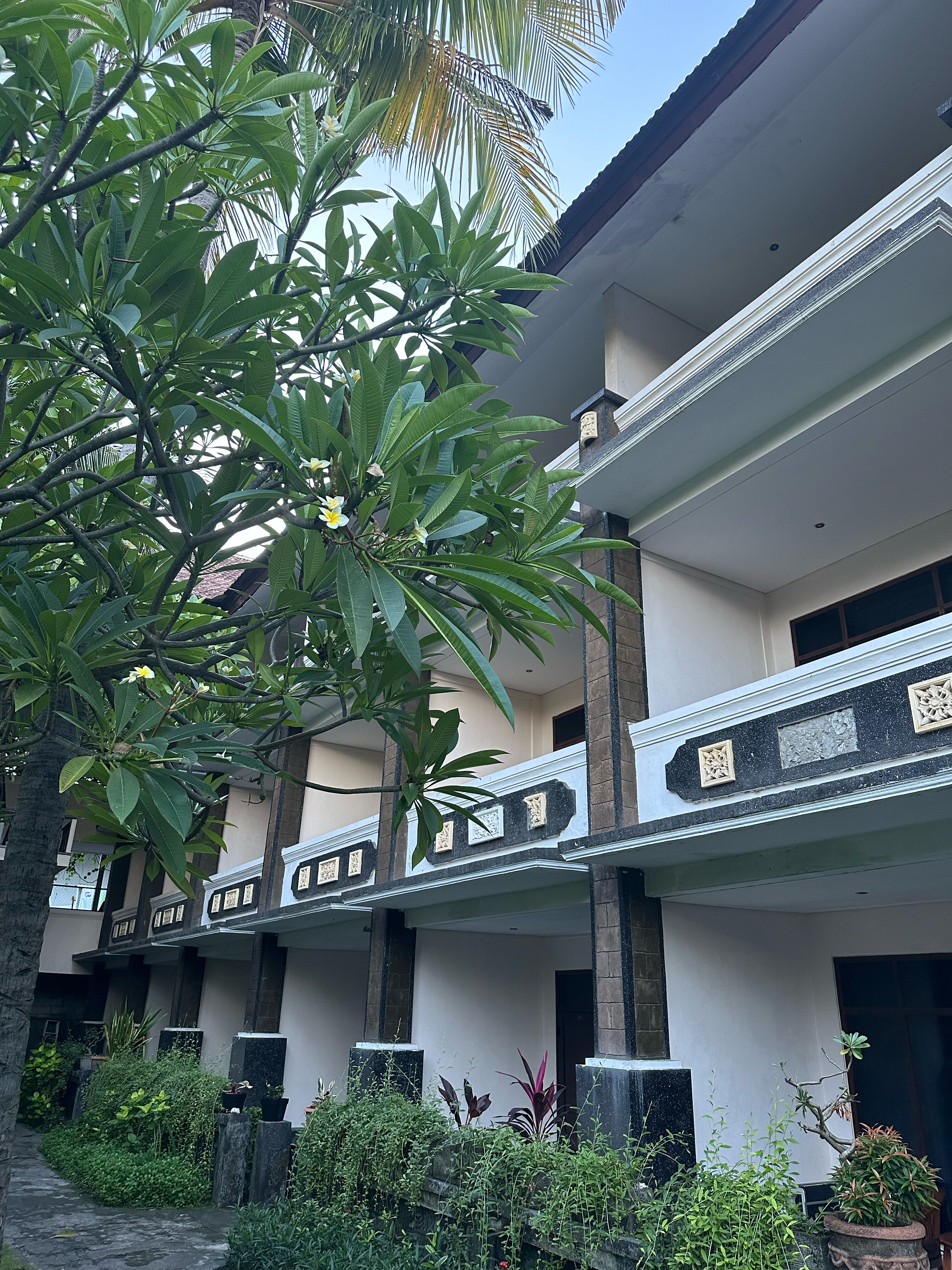 Фото Bakung Beach Resort