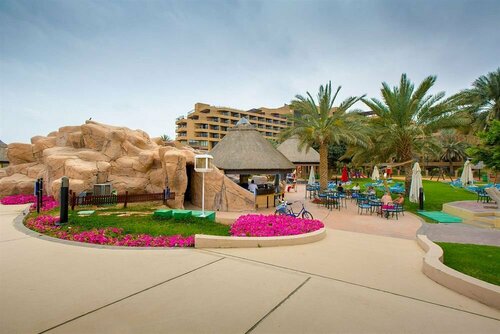 Гостиница Danat Al Ain Resort в Аль-Айне