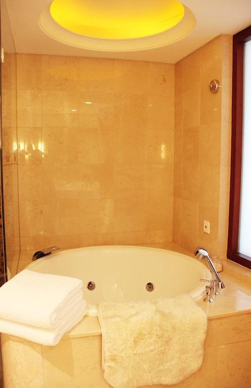 Фото Oriental Riverside Hotel Shanghai (Shanghai International Convention Center)