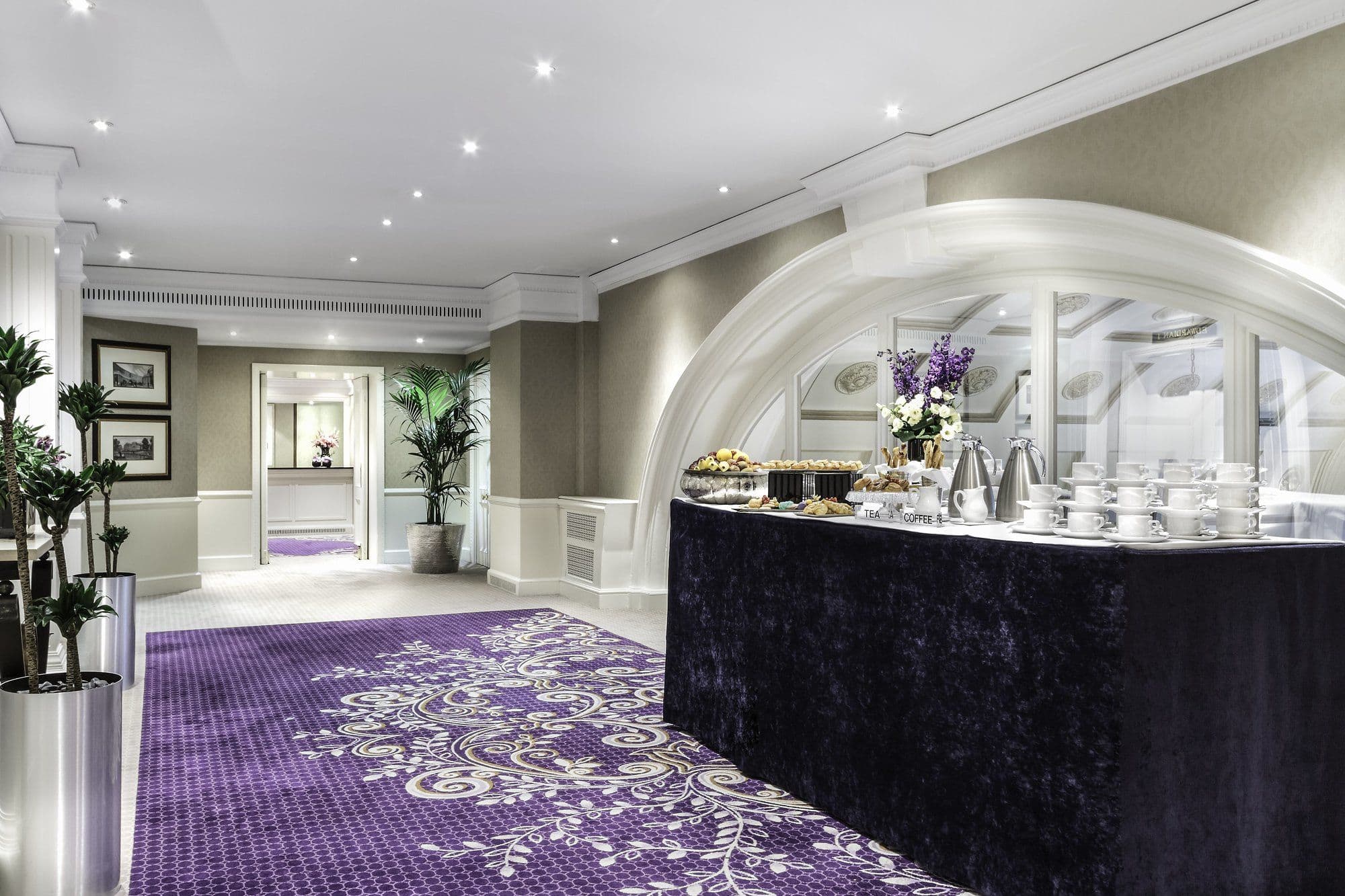 Фото St. James' Court, A Taj Hotel, London