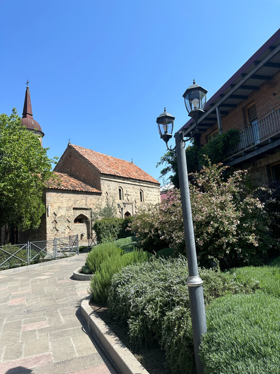 Фото New Metekhi