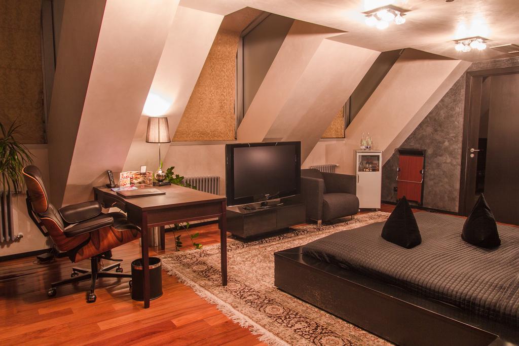 Фото Royal Square Hotel & Suites