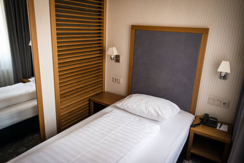 Фото Townhouse Hotel