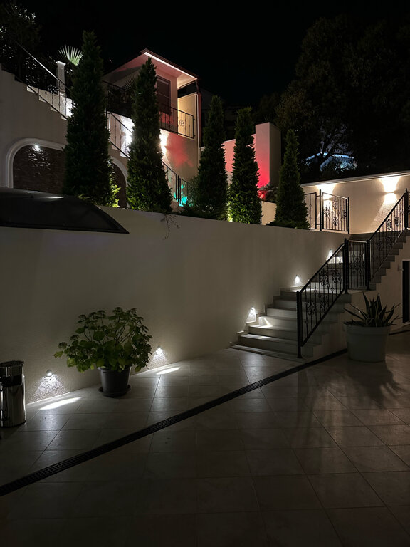 Фото The White Residence