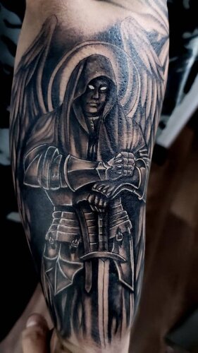 Ayollar uchun intim tatuirovka