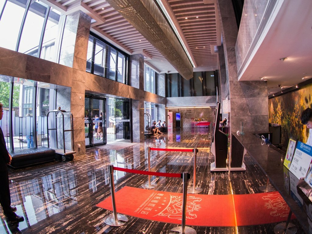 Фото La Perle International Hotel