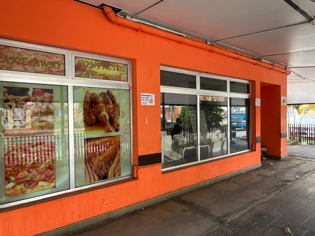 Pizzeria B10 Paparazzi, Loanda, photo