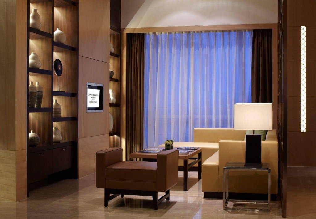 Фото Courtyard by Marriott Shanghai Central