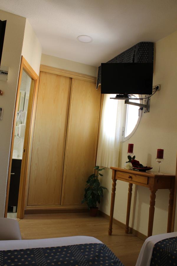 Фото Hostal Cuatro Canos