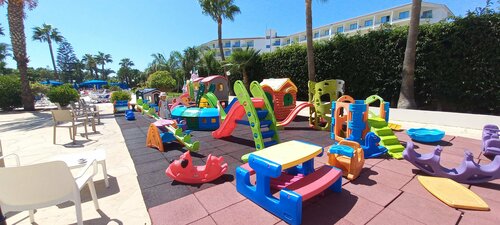 Внешний вид отеля Nissiana в Айя-Напе (город), фото 5