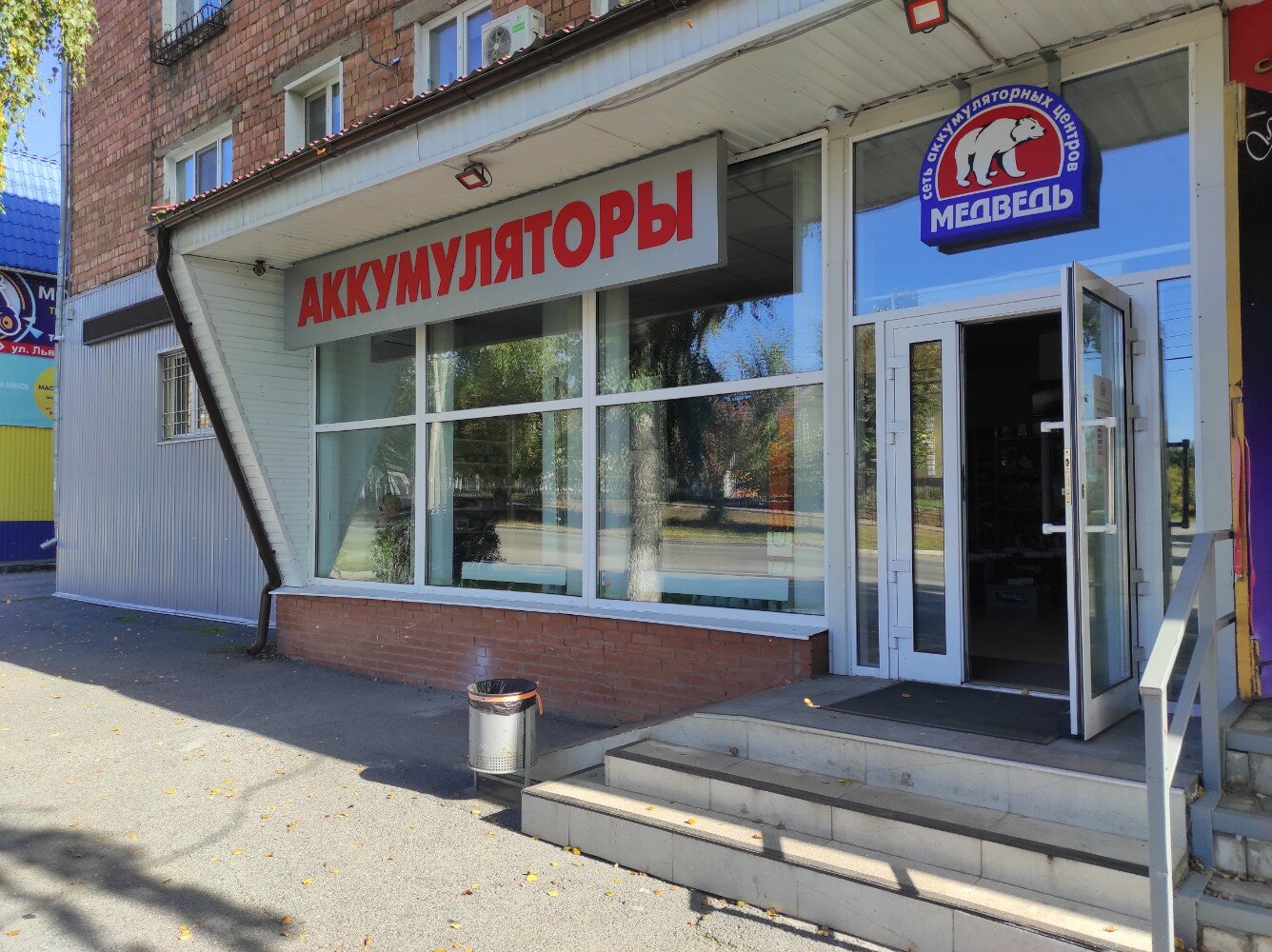 Единороссы Ачинска проверили оснащение автошколы