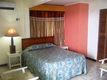 Фото Cariblue Beach Hotel and Scuba Diving Resort