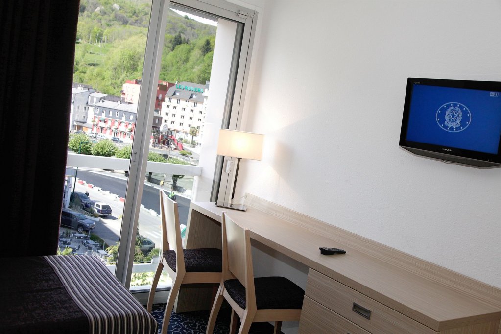 Фото Mediterranee Hotel