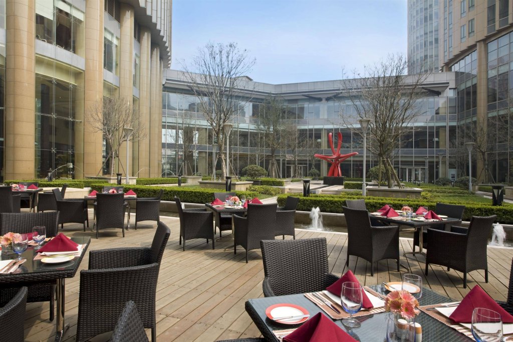 Фото Sheraton Grand Shanghai Pudong Hotel & Residences