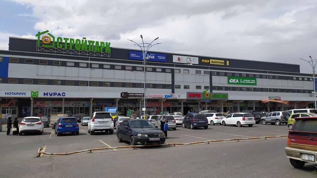 Бассейндегі жас гей жігіттердің порно видеосы