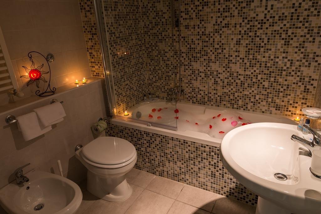 Фото Napoli's Gold Hotel