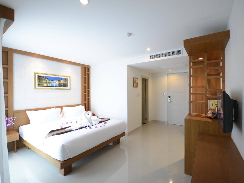 Фото The Patong Center Hotel