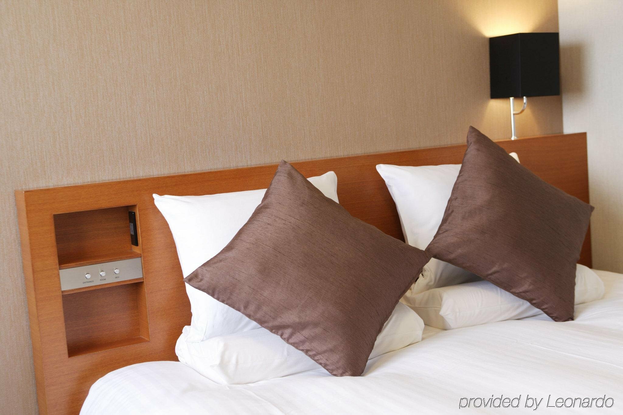 Фото Hotel Mystays Kyoto Shijo