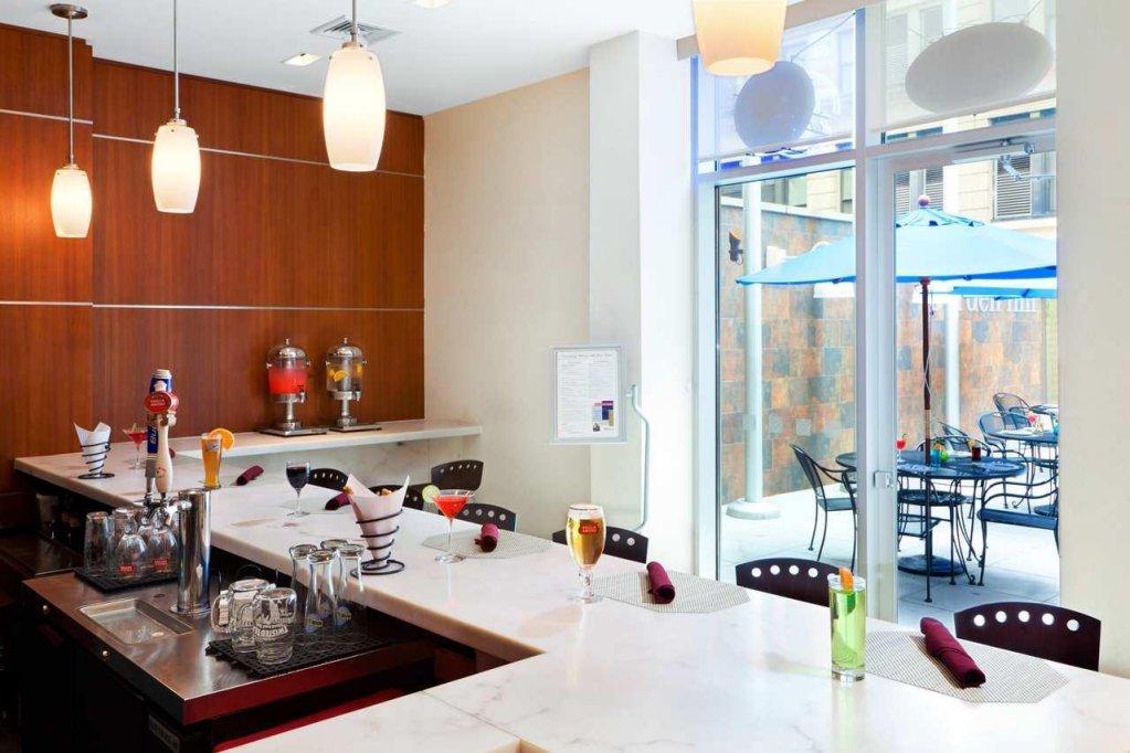 Фото Hilton Garden Inn New York/West 35 Street