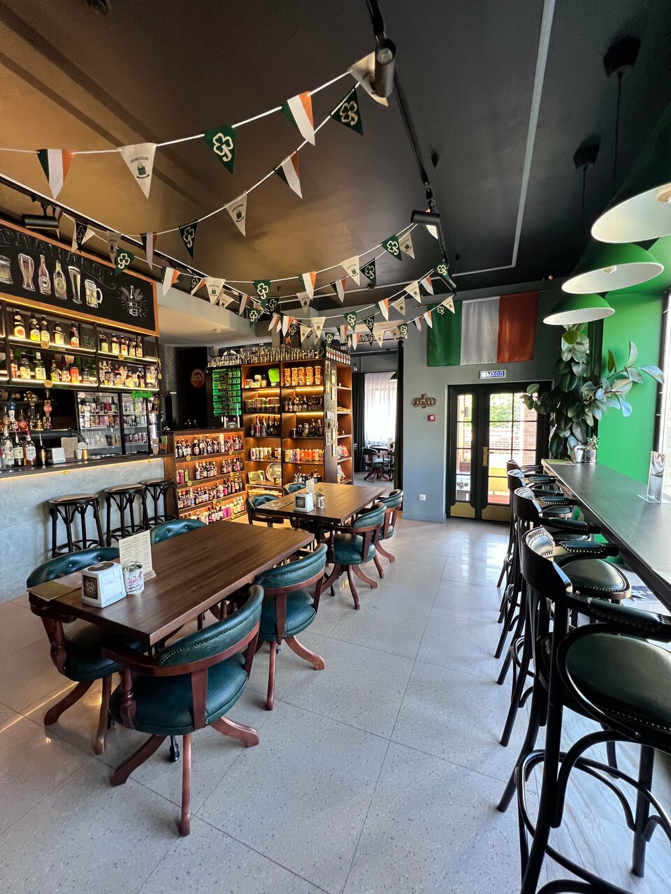 «11 хороших баров Анапы» фото материала