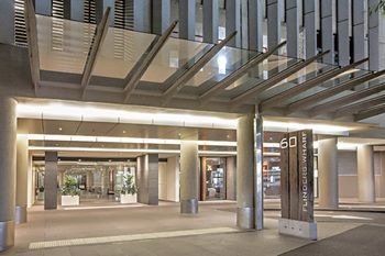 Фото Melbourne Holiday Apartments Flinders Wharf