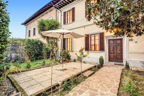 Гостиница AwesHome Tower GuestHouse в Пизе