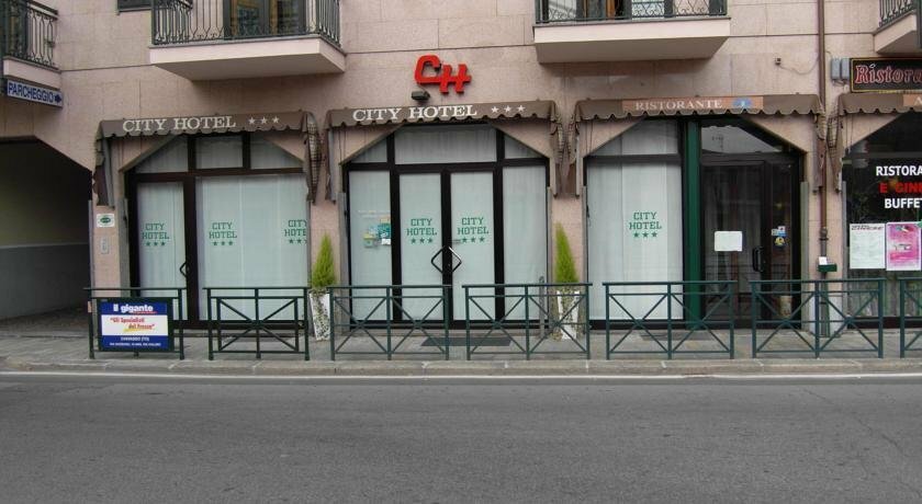 Hotel City, Piedmont, photo