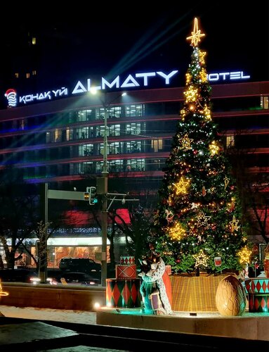 Катя барлық тесіктерде