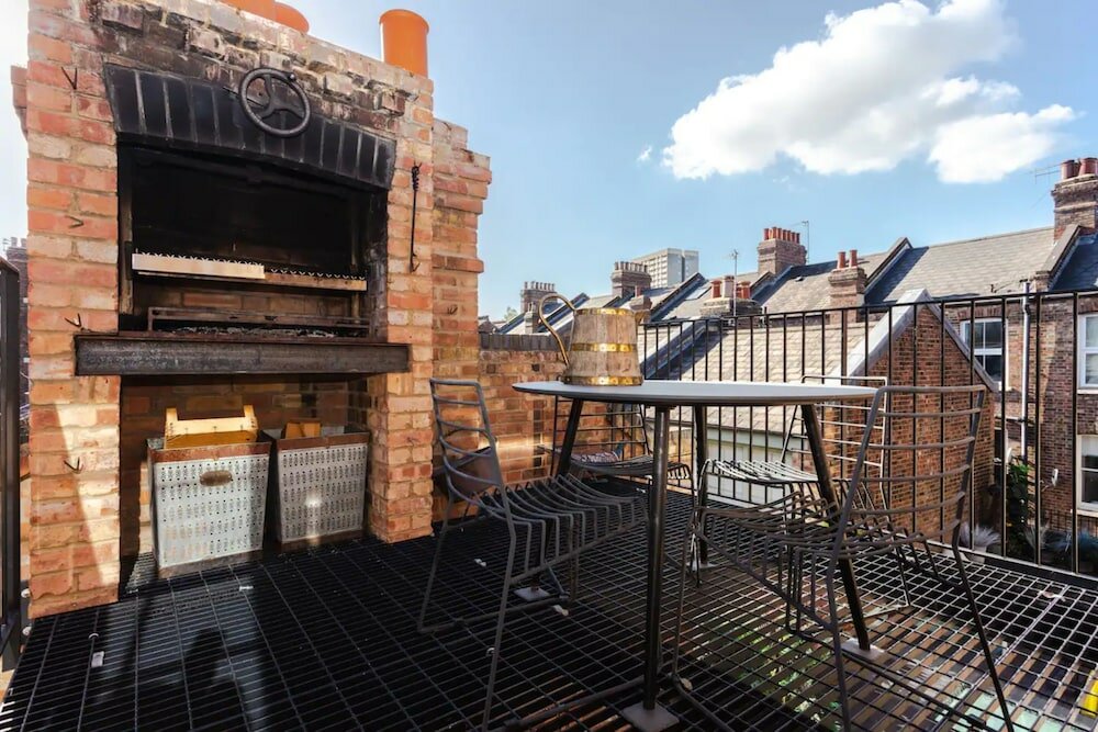 Фото Spectacularly Unique 4 Bedroom House in Bethnal Green