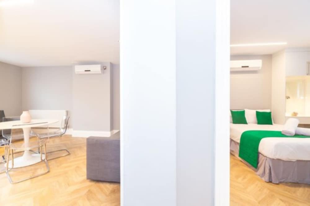 Фото Pml Apartments Southwick Street